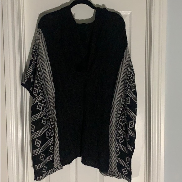 Black & white poncho from Garage - Picture 2 of 4
